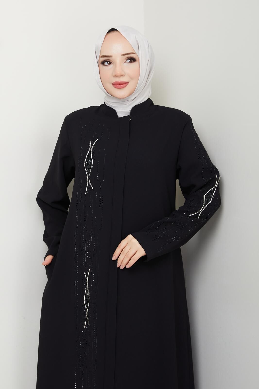 Işıltı Detaylı Siyah Ferace – Modern Tesettür Dış Giyim