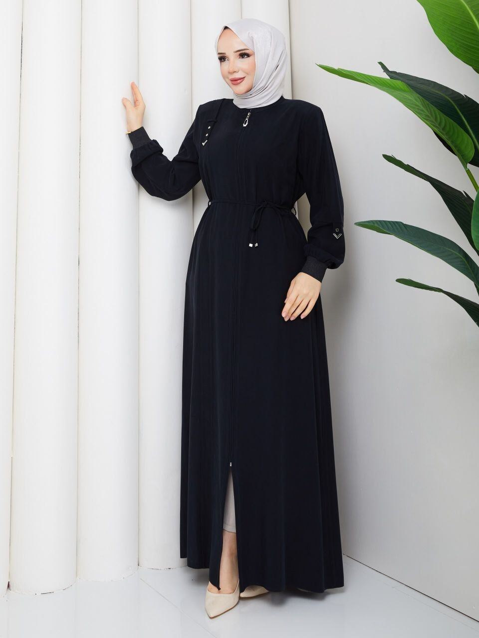 Safir Siyah: Gümüş Nakış Detaylı Fermuarlı Ferace