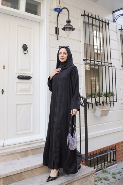 Siyah İşlemeli Tesettür Abaya – Zarif ve Şık Model