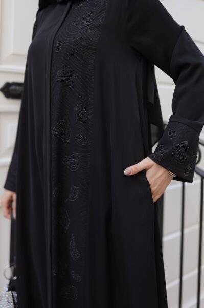 Siyah İşlemeli Tesettür Abaya – Zarif ve Şık Model