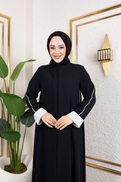 Siyah Beyaz Kol Detaylı Tesettür Abaya – Modern ve Şık Model