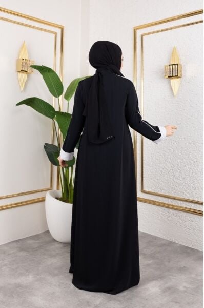 Siyah Beyaz Kol Detaylı Tesettür Abaya – Modern ve Şık Model