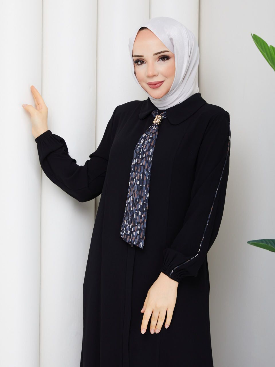 Fular Detaylı Siyah Rabia Kumaş Tesettür Ferace