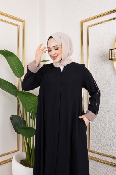 Siyah Beyaz Kol Detaylı Tesettür Abaya – Modern ve Şık Model