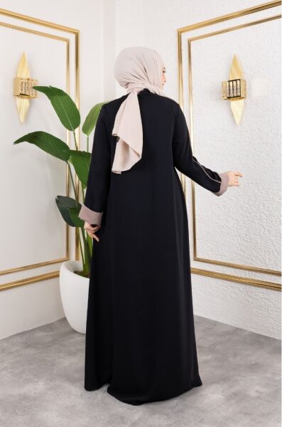 Siyah Beyaz Kol Detaylı Tesettür Abaya – Modern ve Şık Model