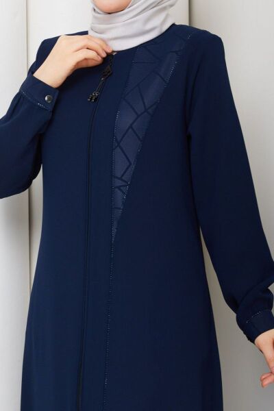 Vera Lacivert: Deri Detaylı ve Taş İşlemeli Tesettür Ferace