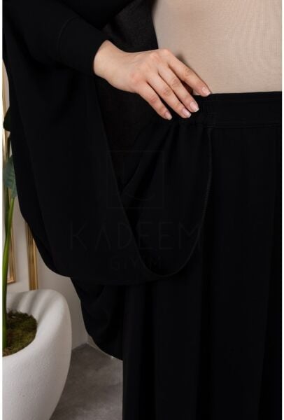 Siyah Süper Soft Krep İğneli Tesettür Çarşaf